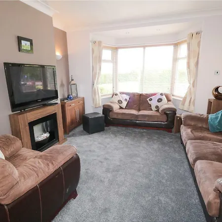 53 Burniston Road