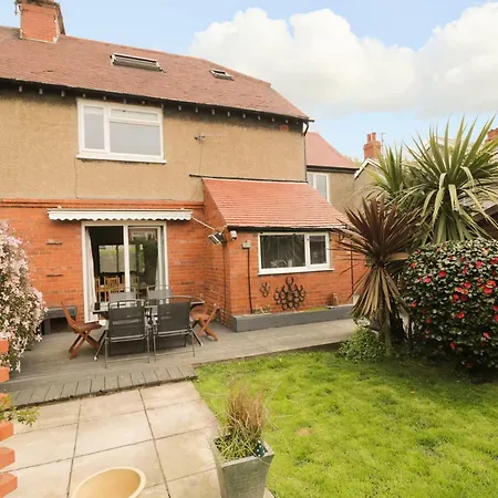 53 Burniston Road Holiday home