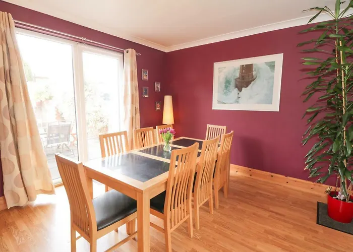 53 Burniston Road 度假居 *